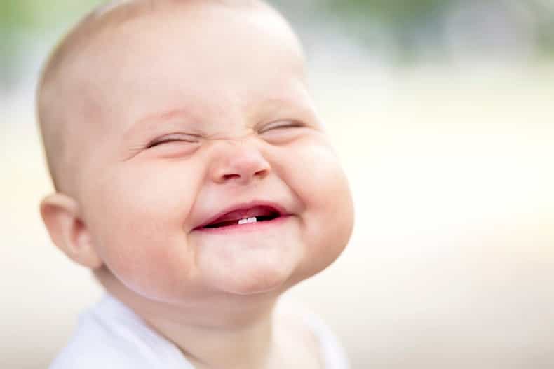 Awh, babies are really just tiny comedians, aren’t they?