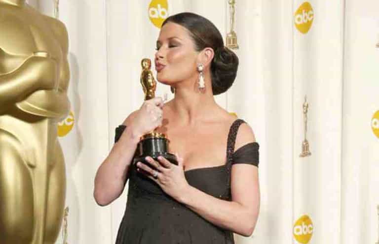 WATCH: Catherine Zeta Jones performing 8 months pregnant at 2003 Oscars