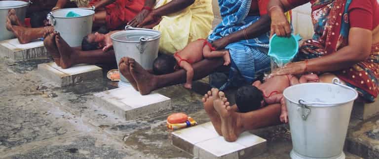 WATCH: Indian ‘maalishwalis’ bathe babies in traditional style