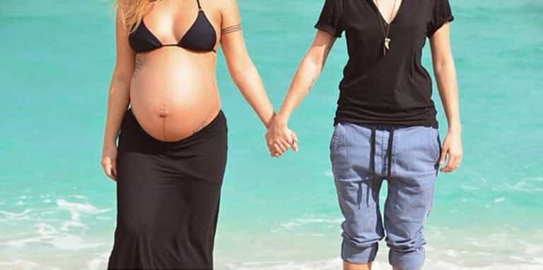 This lesbian couple’s adorable pregnancy photos have gone viral