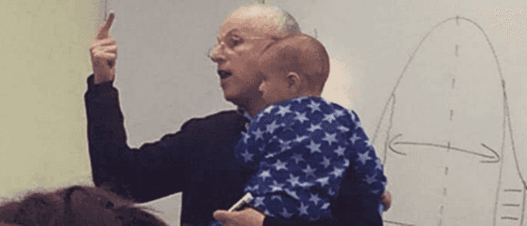 This fantastic professor taught a whole class while comforting a student’s baby