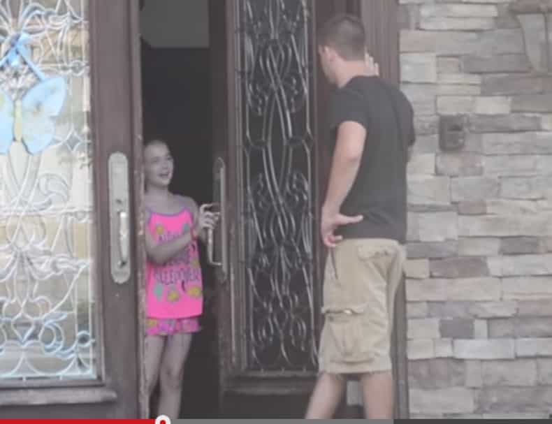 WATCH: Children unwittingly let a stranger inside their homes