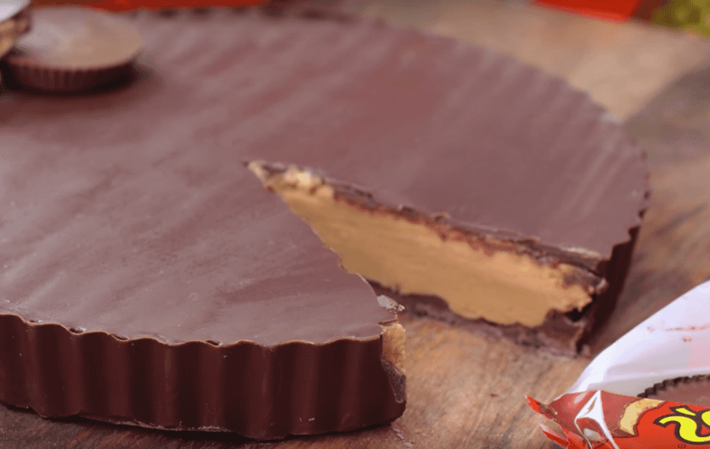 It’s FRIDAY! You know you NEED this giant no-bake peanut butter cup in your life