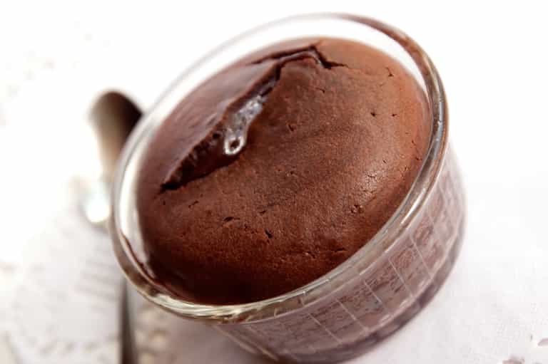 This molten chocolate lava cake is WAY too easy to make (and eat)