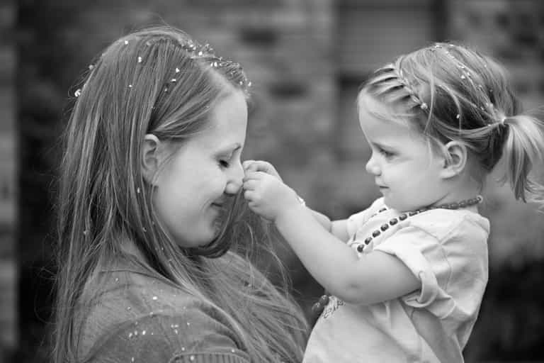 5 ways to handle toddler clinginess positively