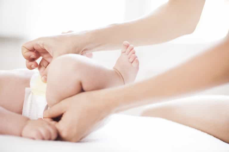Did Huggies just photoshop a THIGH GAP on a BABY?! Did Huggies just photoshop a THIGH GAP on a BABY?!