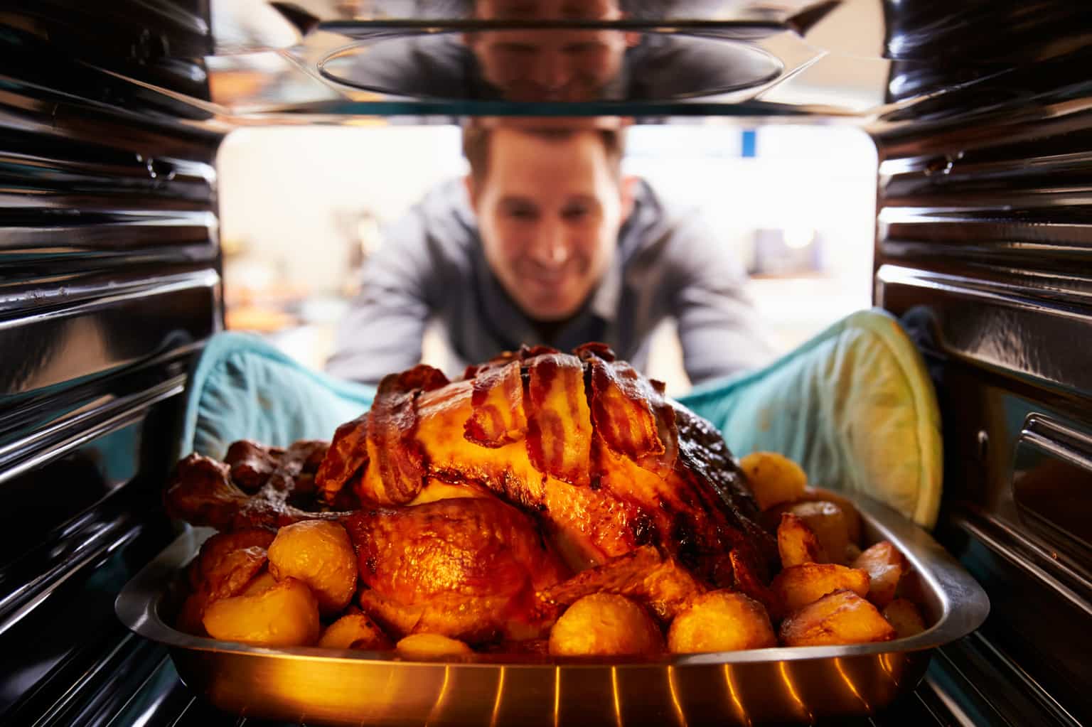 Netflix recommends the best turkey cooking times… and what to watch while you wait