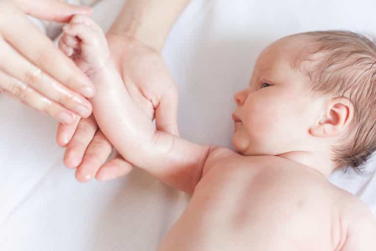 Study finds that olive and sunflower oil shouldn’t be used on babies’ skin