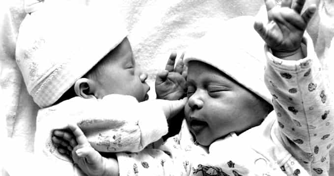 Sophia and Sam? Twin baby names that we absolutely adore