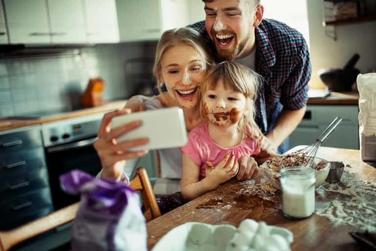 Woman admits to cropping other kids out of her child’s photos