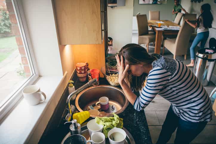 8 random things mums really can’t be dealing with when witching hour strikes
