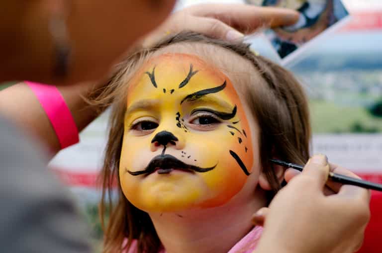Facebook post shows the dangers of using acrylic paint on children’s skin
