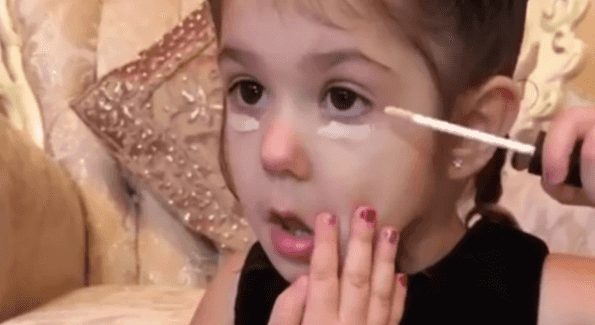 Parents are furious after seeing this toddler apply makeup perfectly