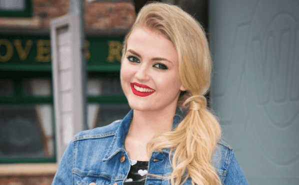Corrie’s Bethany Platt sets mum Sarah up on a date