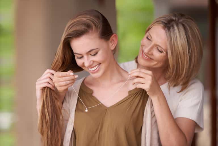 Mum made her wedding ring into necklace for her daughter for adorable reason