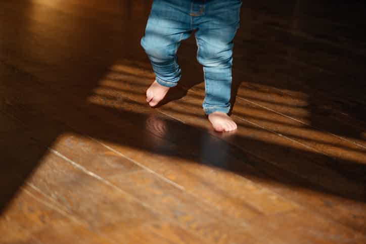 People are disgusted by a video of a toddler trying to put on skinny jeans