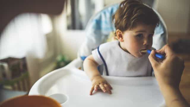 Experts warn weaning children before six months old is creating health crisis Experts warn weaning children before six months old is creating health crisis