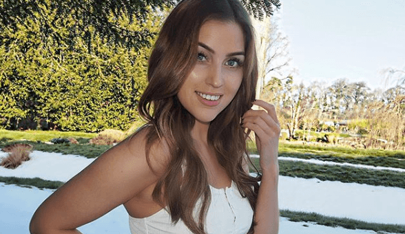 Tara O’Farrell looks radiant as she shares bump snap in her third trimester