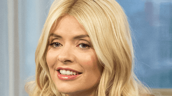 We really want to buy a yellow suit after seeing Holly Willoughby’s style
