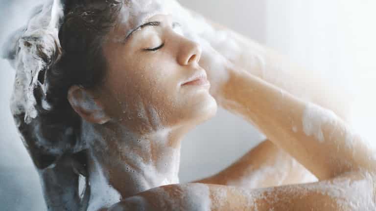 Dry shampoo addict, mama? You NEED this DIY hair mask in your life