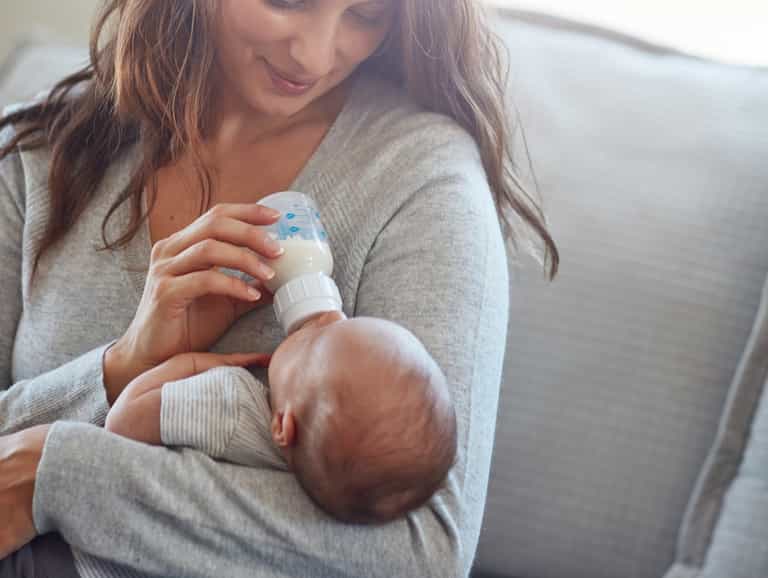 Midwives ordered to respect new mums who decide to bottle feed Midwives ordered to respect new mums who decide to bottle feed