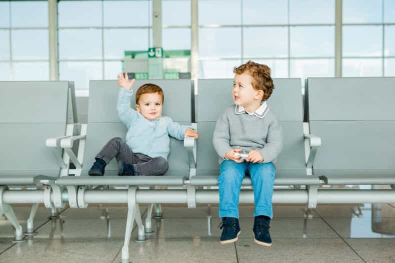 4 simple ways to keep the kids entertained when travelling through an airport