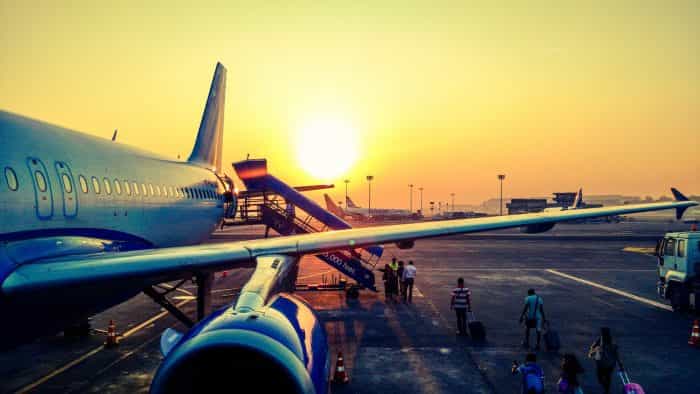 This is how you can stop yourself getting sick while flying