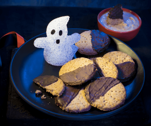 Pumpkin and praline cheesecake dip with ginger digestive biscuits is the perfect Halloween treat