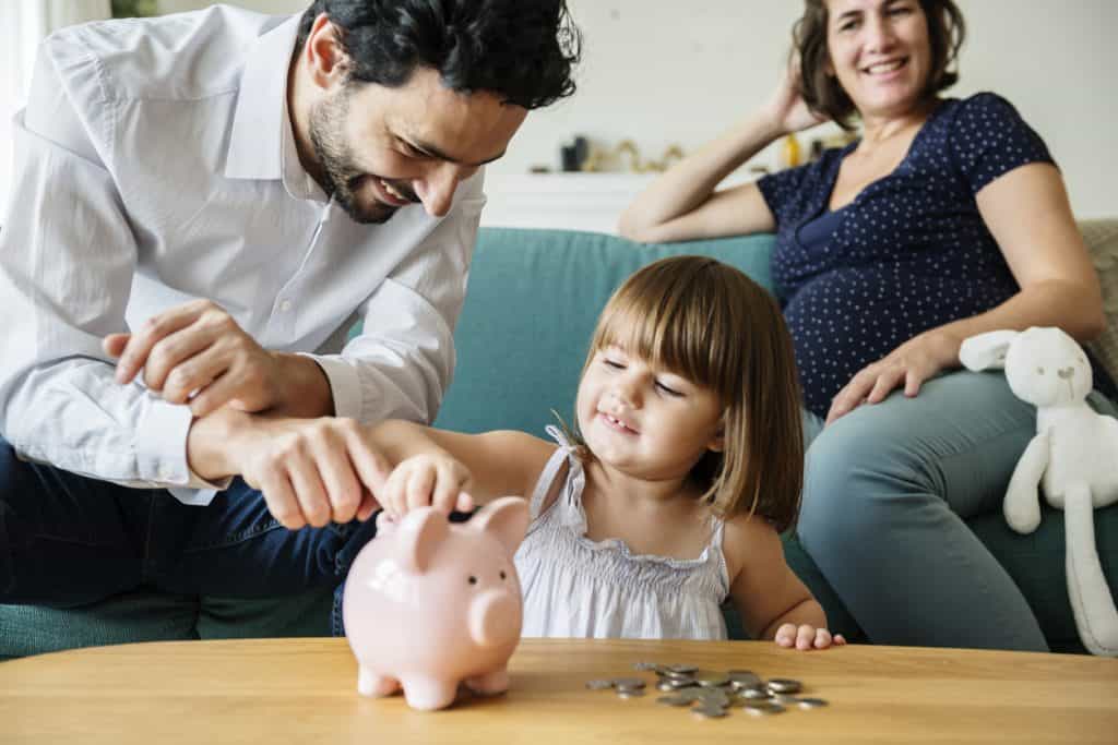 Mother charges her 5-year-old daughter ‘rent’ as a life lesson
