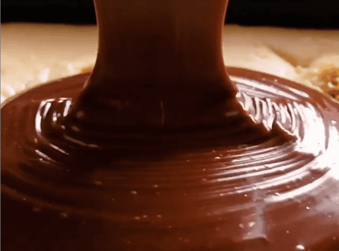 The kids will absolutely adore this gorgeous Ferrero Roche cheesecake