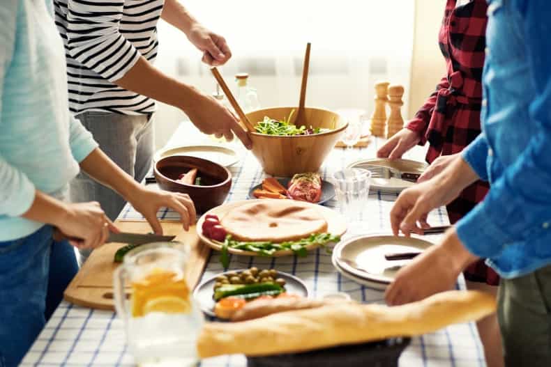 Families should have ‘meals around the table’ in order to combat childhood obesity expert says