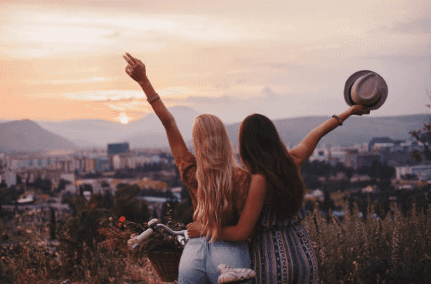 Holidaying with friends is officially better for your health than holidaying with family