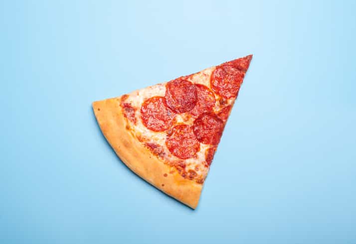 Mum tracks newborn’s growth using pizza slices and it’s honestly TOO cute Mum tracks newborn’s growth using pizza slices and it’s honestly TOO cute