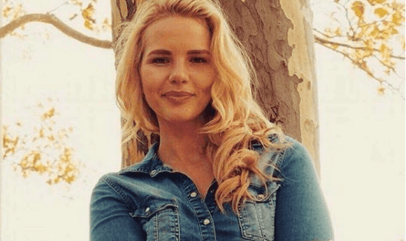 30-year-old model Elly Mayday has died after a five-year battle with ovarian cancer