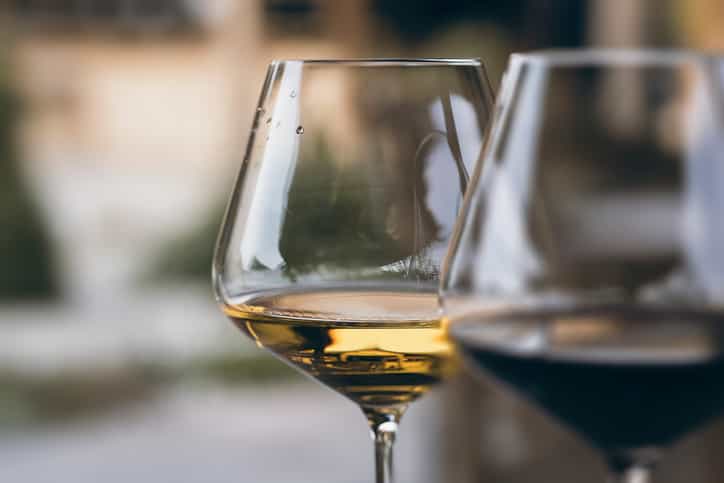 Drinking one bottle of wine a week has same lifetime cancer risk as smoking 10 cigarettes
