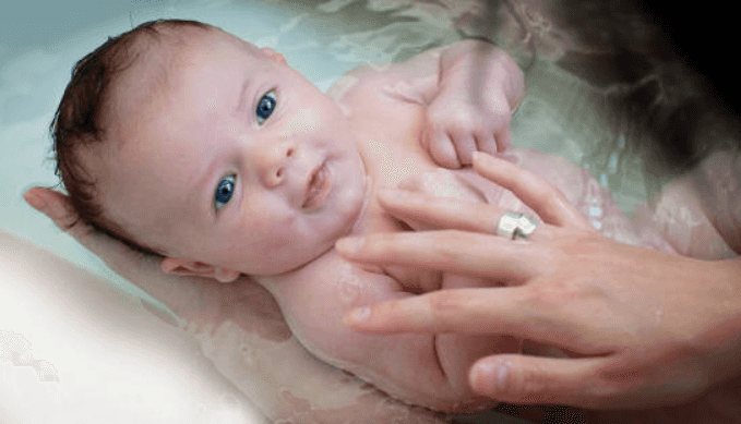Does your newborn hate the bath? My mum showed me a special trick – and it works