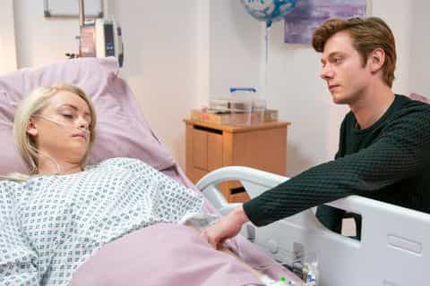 Fans fear for Sinead Tinker as she finishes her cancer treatment on Corrie