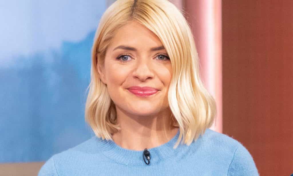 Holly Willoughby looks like a full on Disney Princess this morning, and we can’t deal
