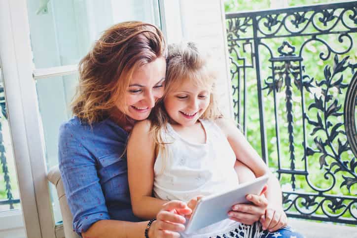 3 small (but simple) parenting tricks we should be taking from French parents