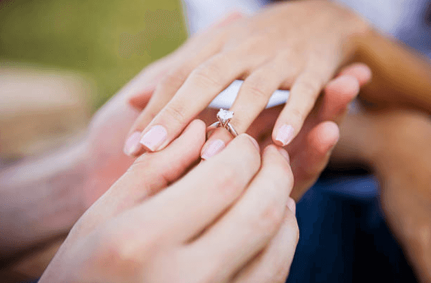 The wedding ring trend that’s becoming very popular with Irish couples