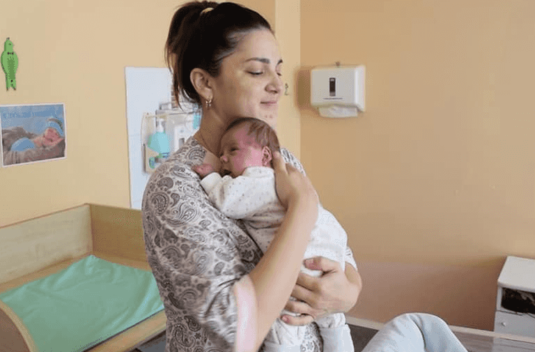 Woman with rare uterus condition gives birth to twins – 11 weeks apart