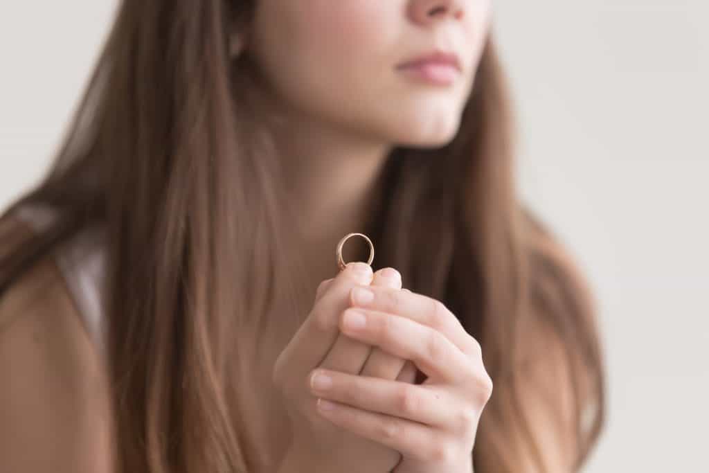 ‘Am I being materialistic?’ Woman criticises her ‘tiny’ engagement ring