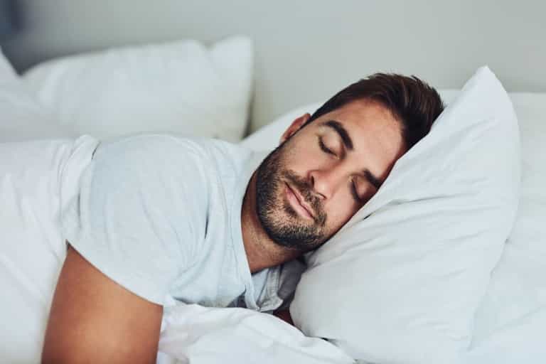 Dad comes up with a ‘creative’ way to take naps and it’s all kinds of hilarious Dad comes up with a ‘creative’ way to take naps and it’s all kinds of hilarious