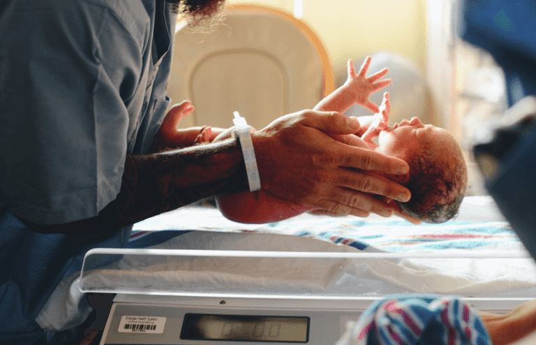Giving birth: The incredible picture that’ll make you realise just how insanely amazing women’s bodies are