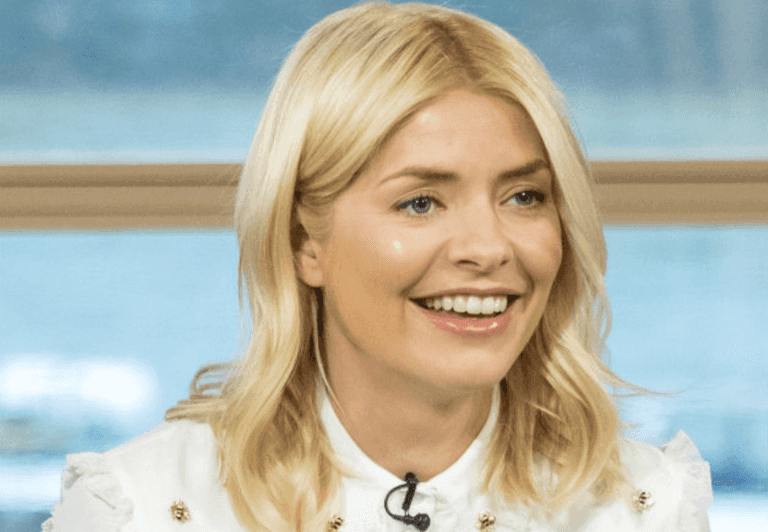Holly Willoughby’s gorgeous black dress is from Zara and it’s such a versatile piece