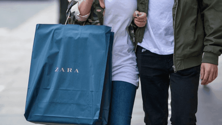 We actually can’t get over how expensive this gorgeous €20 Zara dress looks