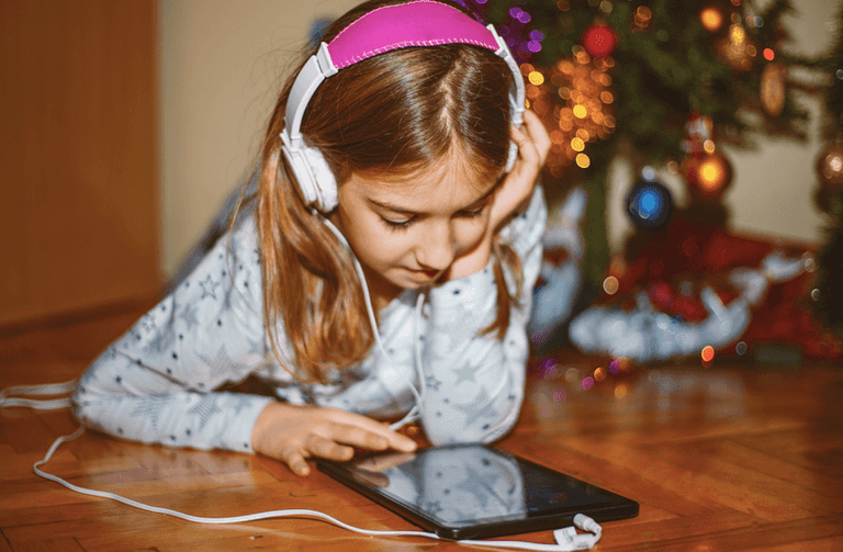 Dear parents, can we maybe stop crediting Santa with the super-expensive gifts and gadgets? Dear parents, can we maybe stop crediting Santa with the super-expensive gifts and gadgets?