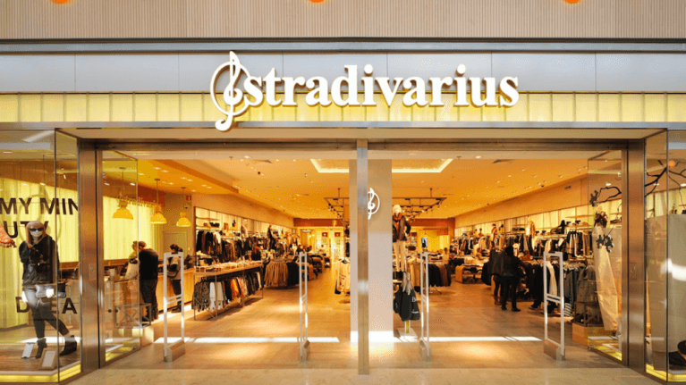 We found a gorgeous pastel pink coat in Stradivarius that has been reduced to €30