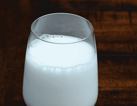 Crafty mum comes up with super-simple trick to help children pour milk without spilling