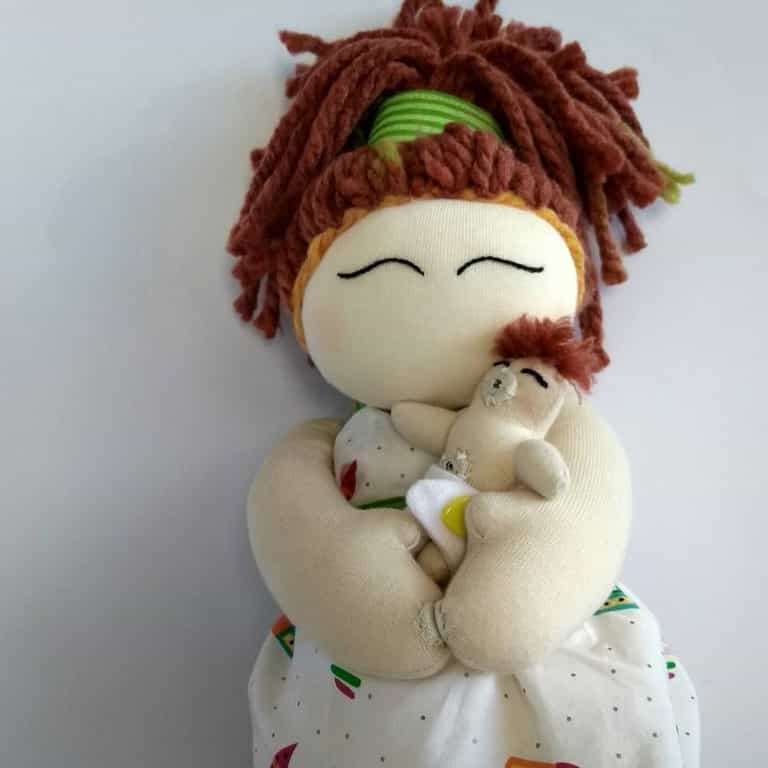 Doula makes educational dolls to explain childbirth to children and they’re brilliant